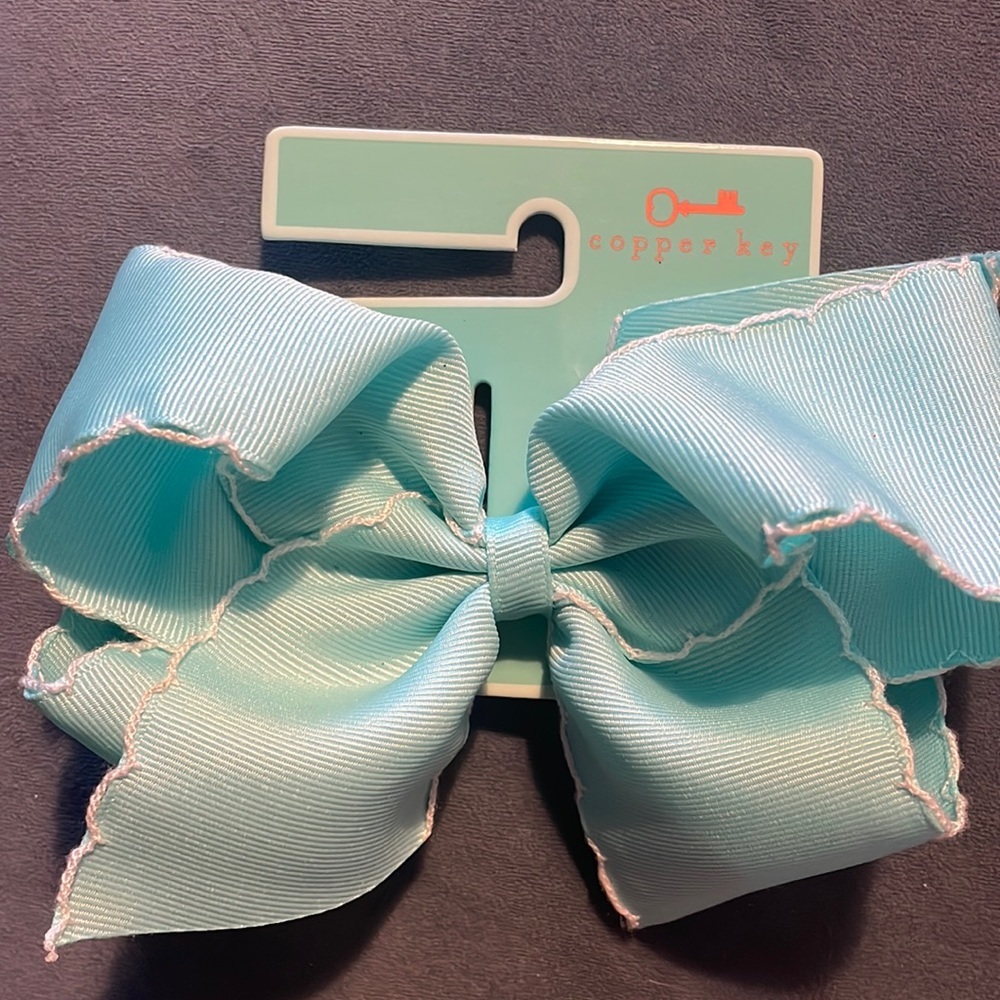 Girls Scalloped-Edge King Hair Bow